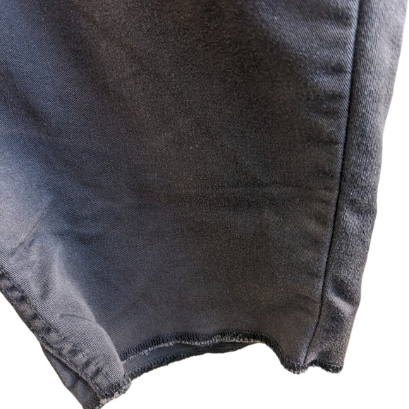 Vans men's grey denim shorts size 31.  22" length shorts.  Great condition - Picture 6 of 7